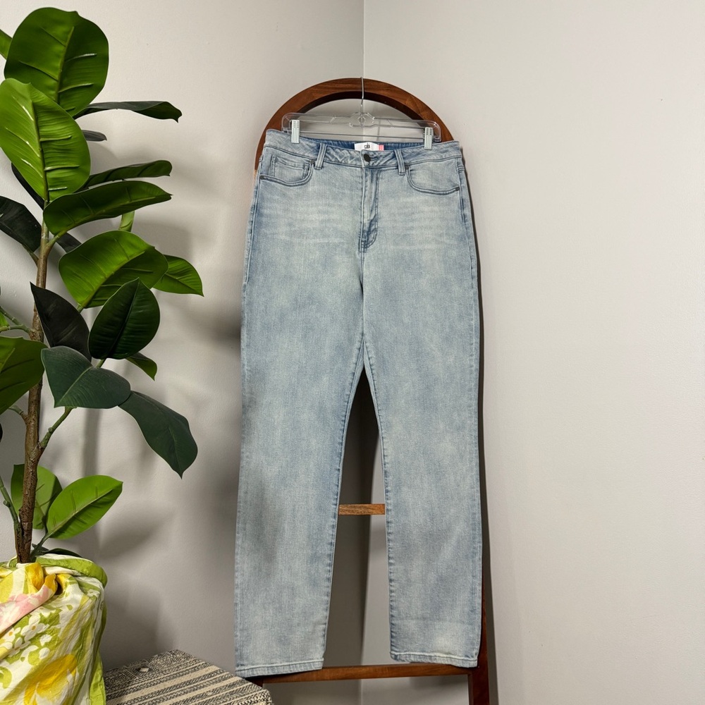 CAbi 12 Higher Straight Light Wash Jeans Style 5883